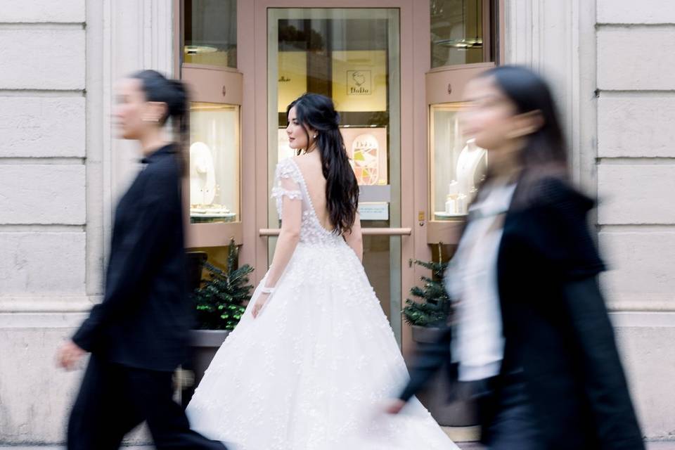 The bride in the street