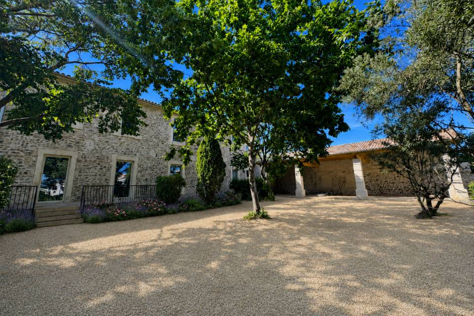 Grande cour extérieure