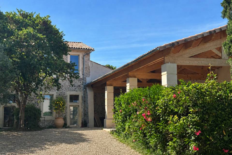 Demeure & préau