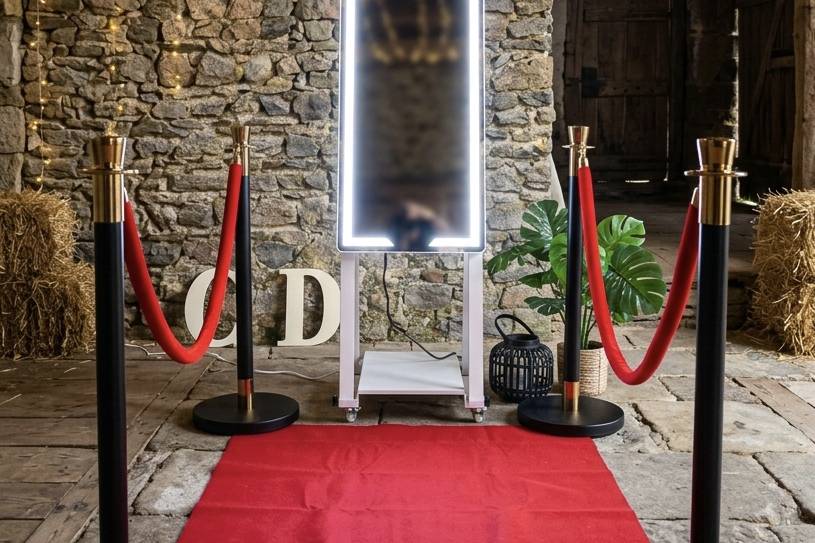 Le miroir + tapis rouge
