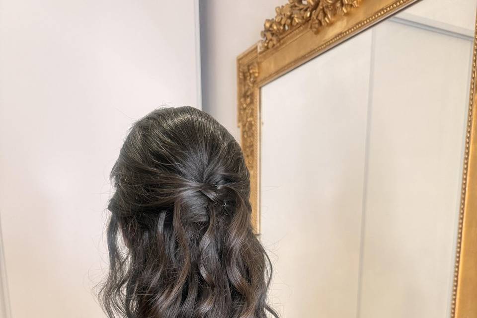 Coiffure semi attachée