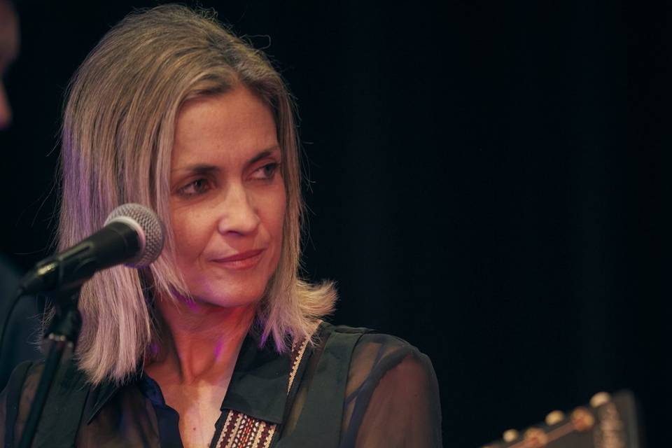 Chanteuse et guitariste