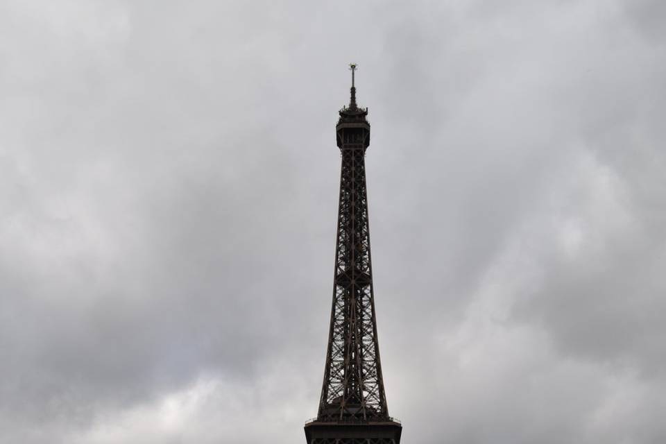 Bus SC10UO et tour Eiffel