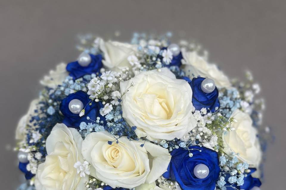 Bouquet bleu roi et blanc