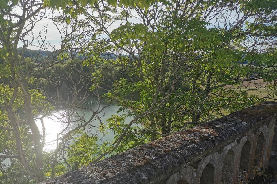 Vue du château sur le lac