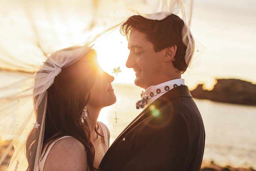 Couple au coucher du soleil