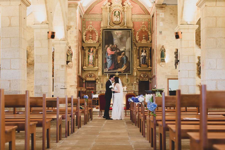 Les mariés à l'église