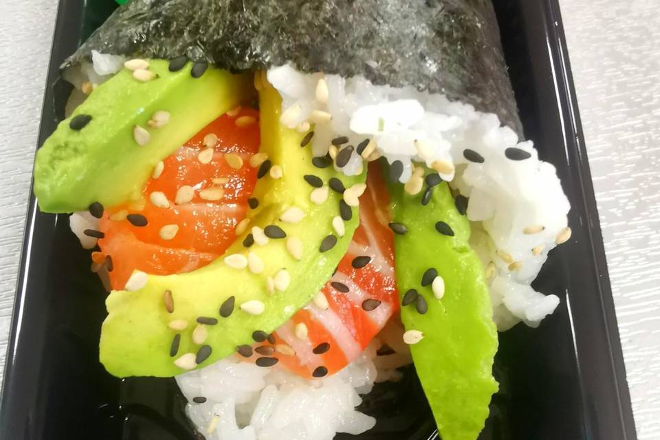 Temaki saumon avocat