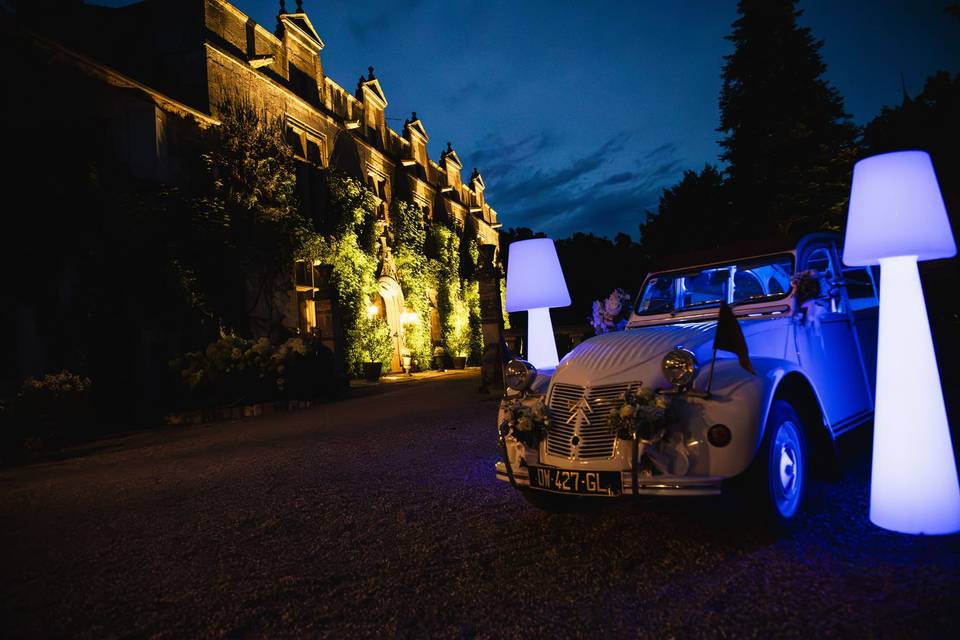 Façade et 2CV limousine