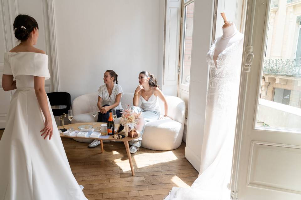 photo arriere_ mariée et de ses amies
