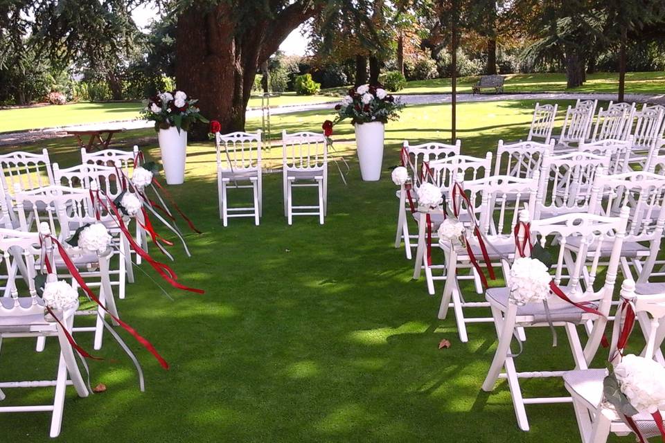 Décoration de Mariage dans un Jardin Romantique par Elisabeth Delsol !