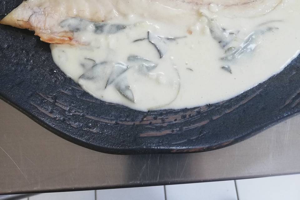 Filet de loup sauce à la sauge