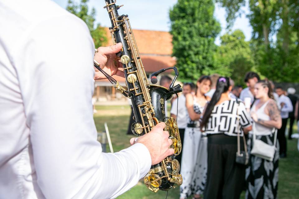 profil gros plan saxophoniste