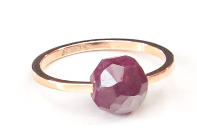 Bague or jaune et rubis Brut