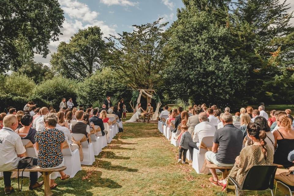 Cérémonie dans le parc