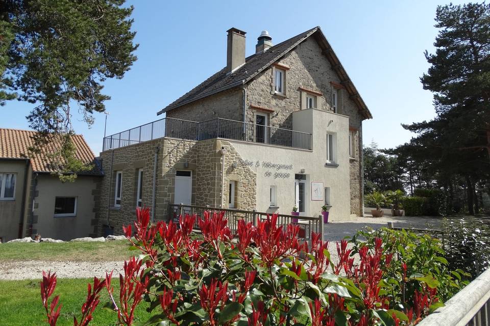 Façade et accueil Logis du Pic