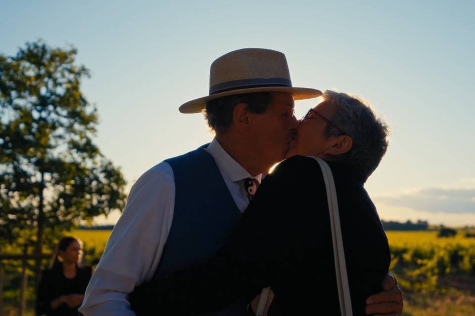 Baiser au coucher du soleil