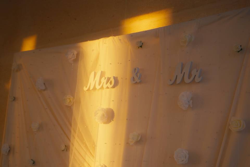Soleil sur le mur des mariés