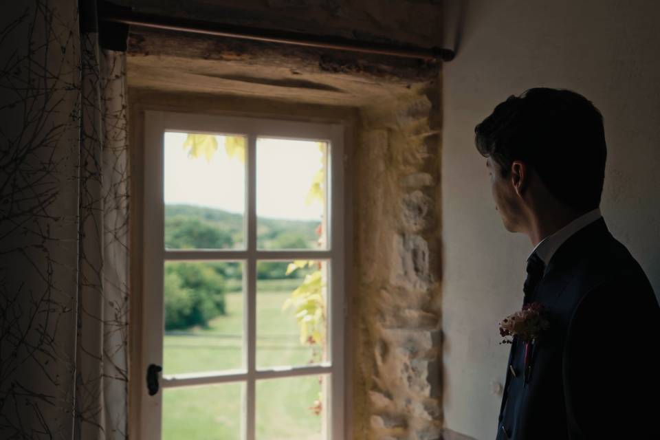 Pose près de la fenêtre