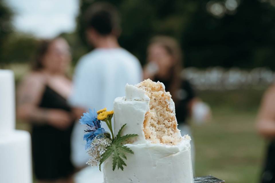 Mini wedding cake