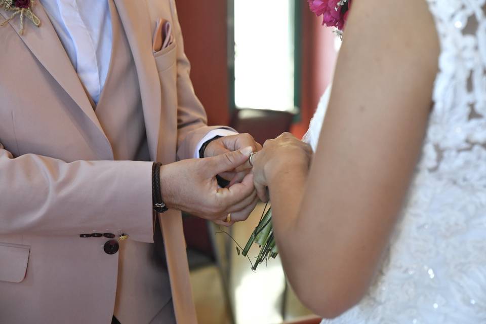 Bague au doigt