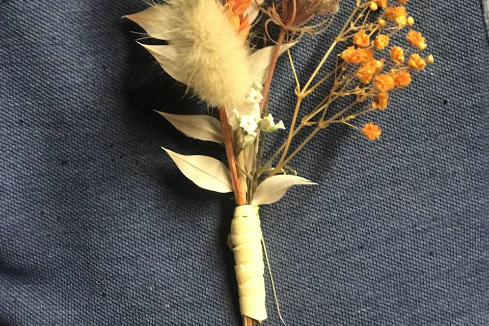 Boutonnière fleurs séchée