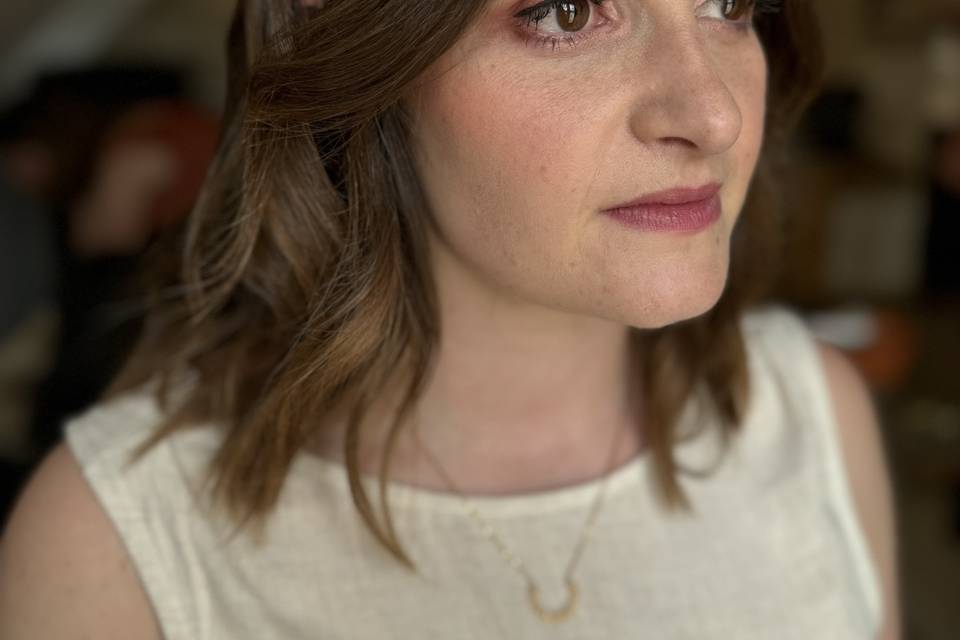 Maquillage rosé invitée