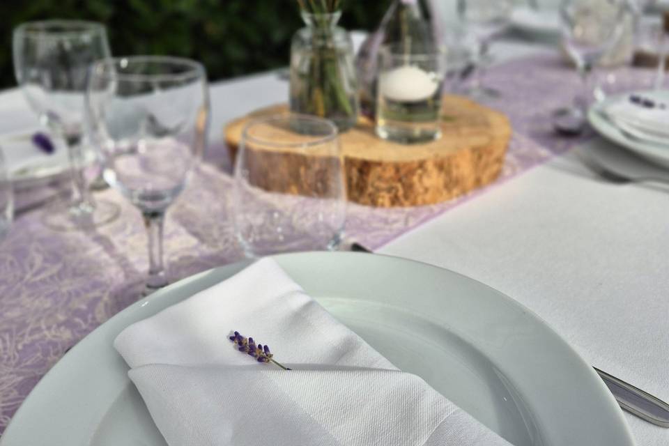 Mariage lavande dans le jardin