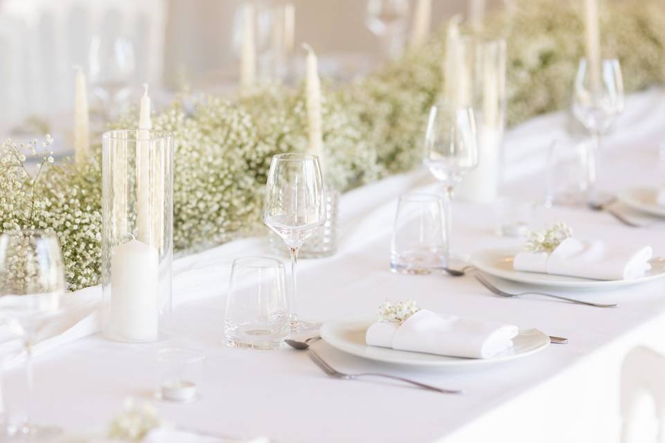 Blanc et élégant