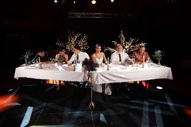 La table d'honneur centrale