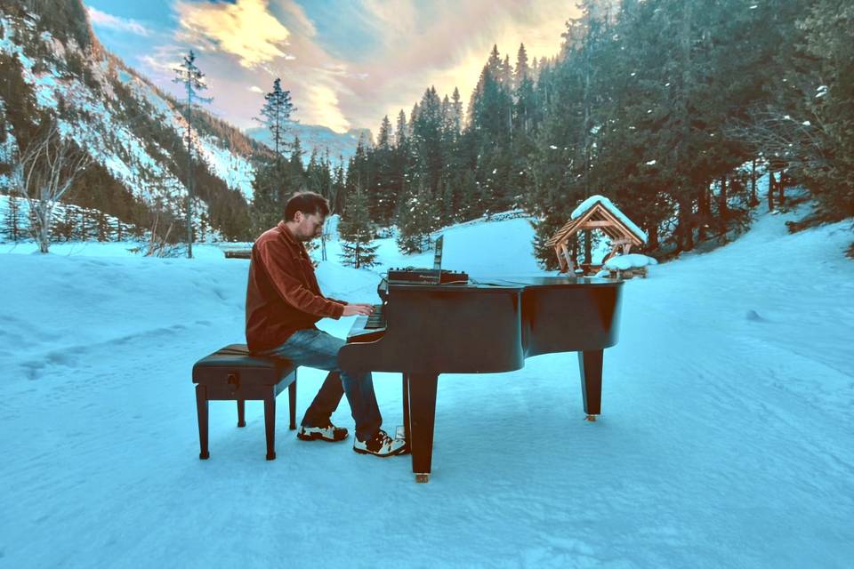 Piano in the snow