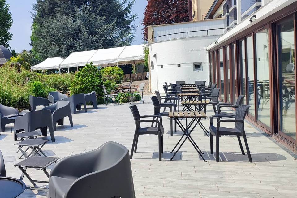 Terrasse de la piscine