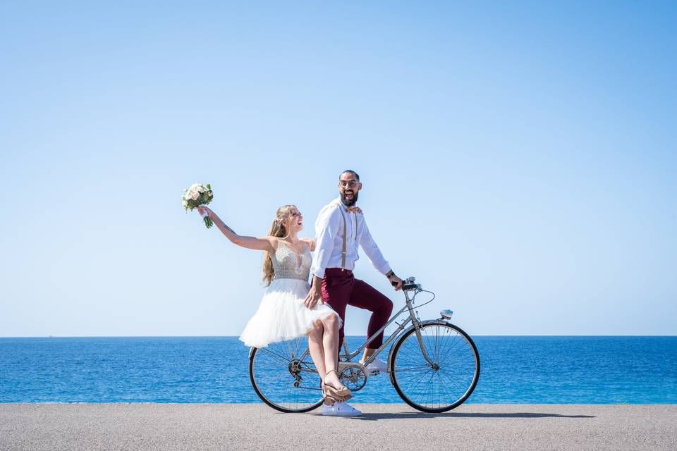 Les mariés sur la Prom à Nice