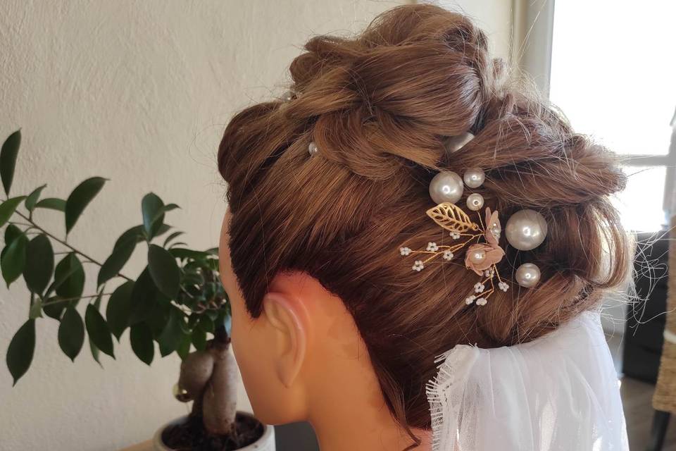 Chignon un tantinet audacieux