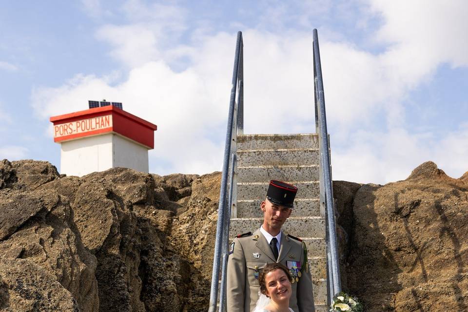 Couple de mariés en bretagne