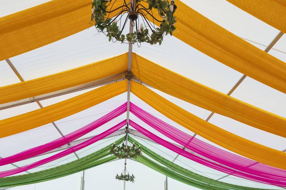 Tente de réception décorée