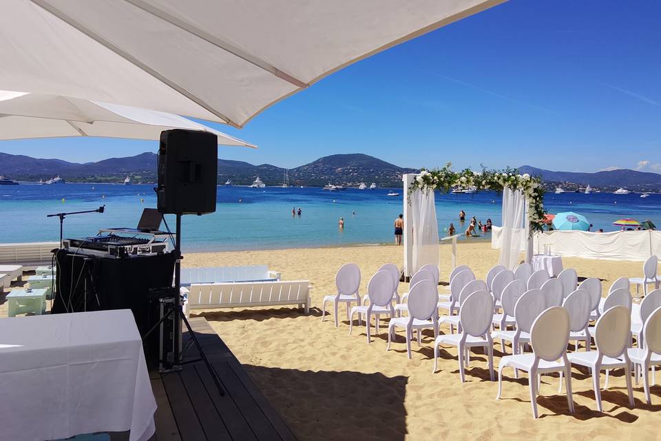 Dj set beach club St Tropez