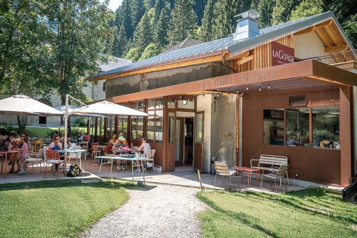 Entrée et terrasse