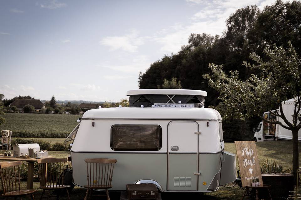 La caravane vue de l'extérieur