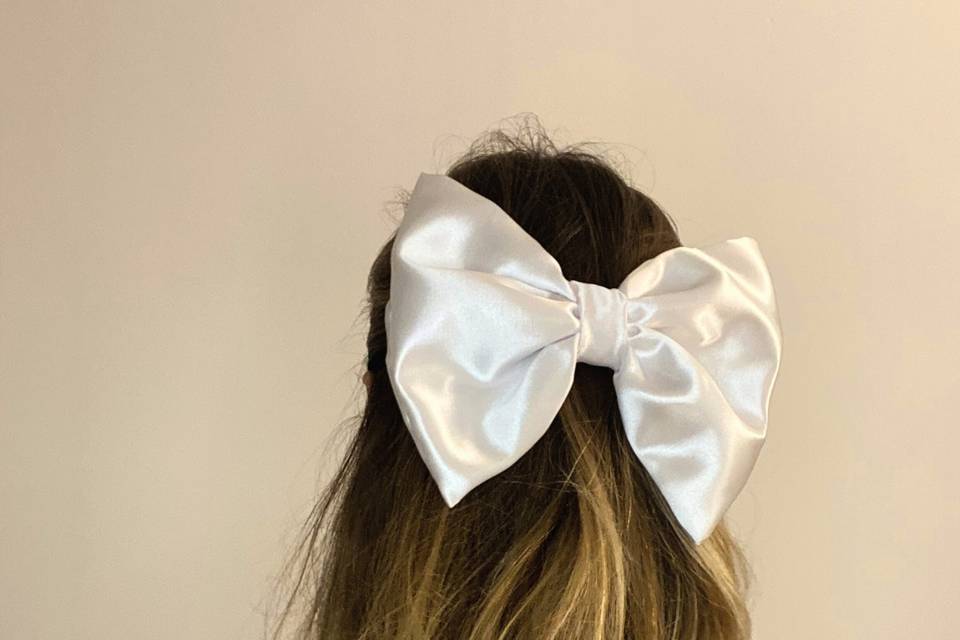 Barrette noeud en satin blanc 