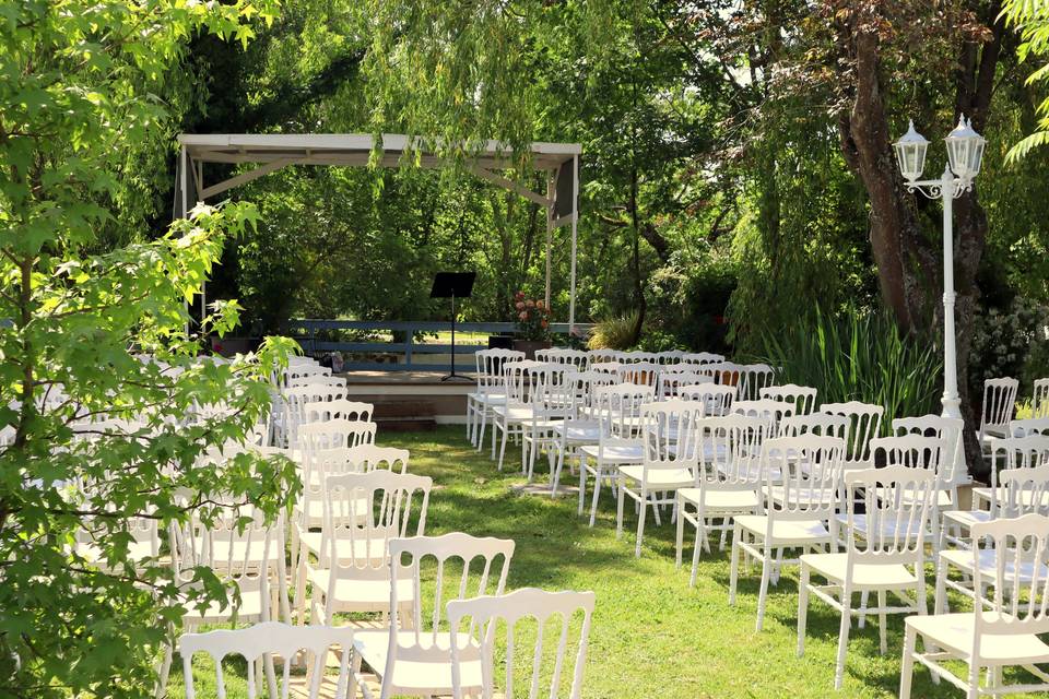 Mariage laïque, chaises