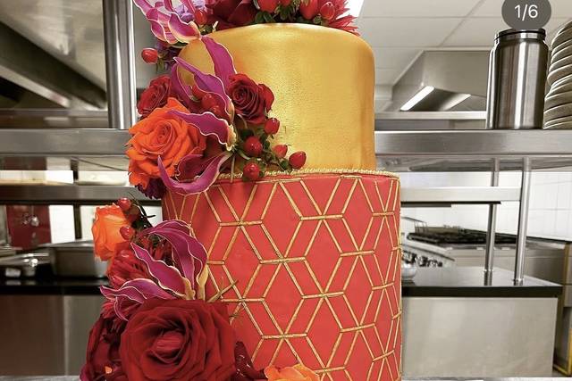 Wedding cake or et rouge