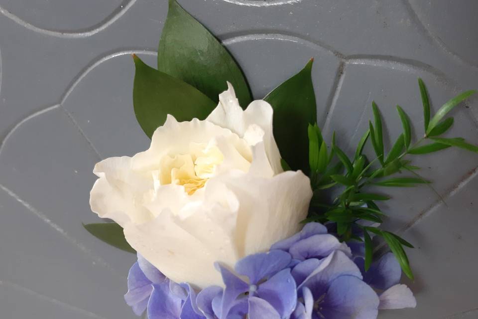 Boutonnière bleu