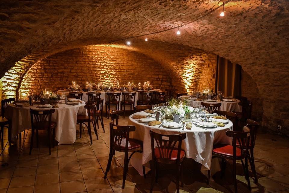 Dîner dans le caveau