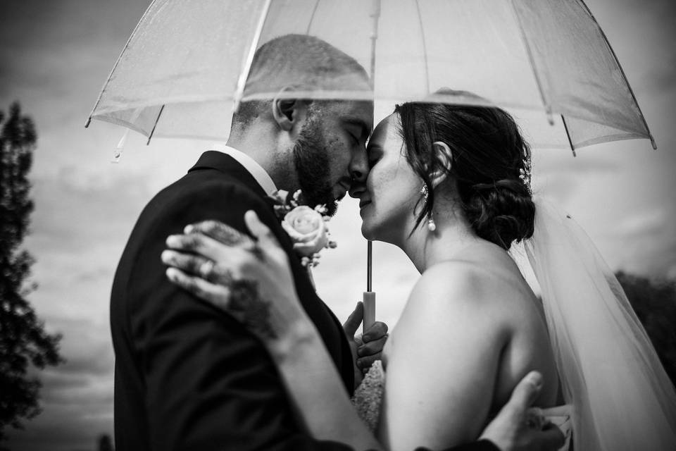 Couple sous la pluie