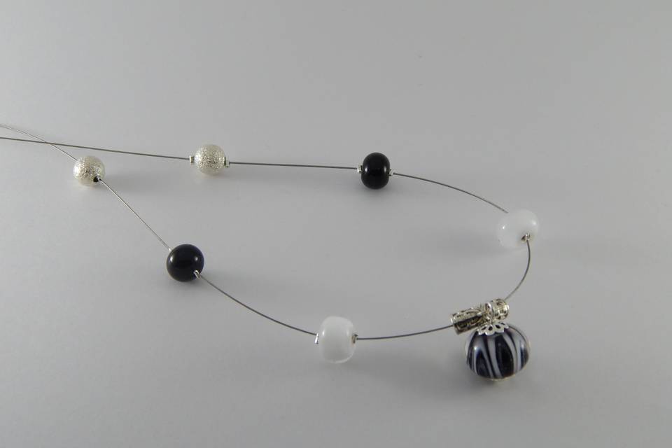 Collier noir et blanc Murano