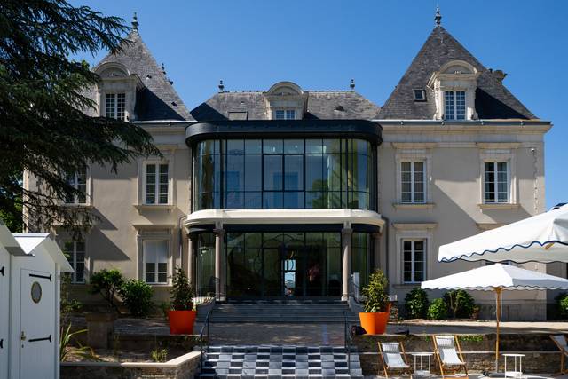 Le Château vu de la Piscine
