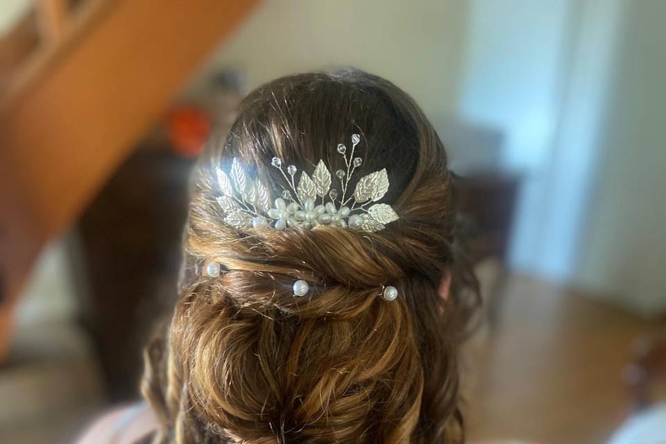 Coiffure demi attache mariée