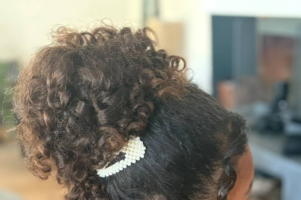 Chignon haut adolescente