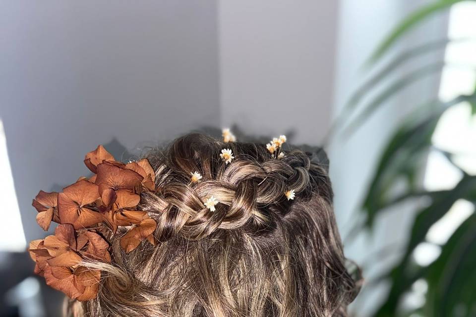 Demi attache cheveux court